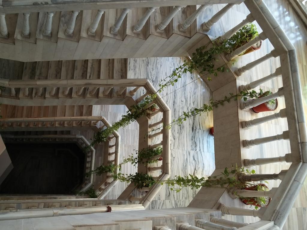 Hotel Hilltop Palace Udaipur Ngoại thất bức ảnh