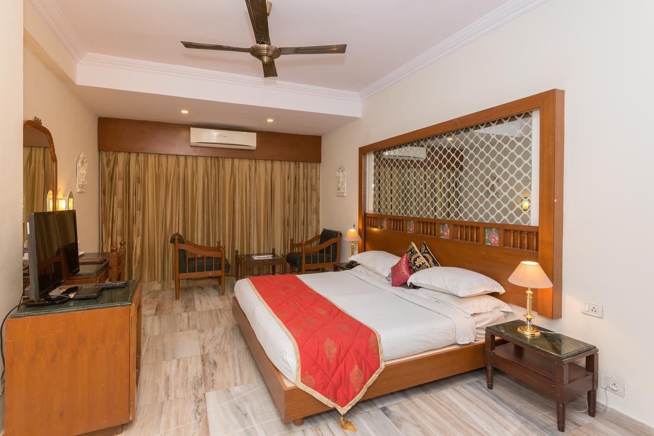 Hotel Hilltop Palace Udaipur Ngoại thất bức ảnh